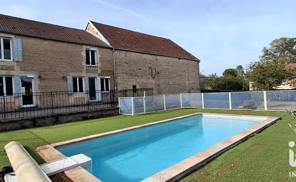 Maison 10 pièces 298 m²