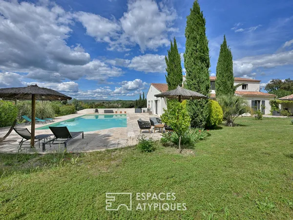 Charmante villa avec piscine et vue dominante