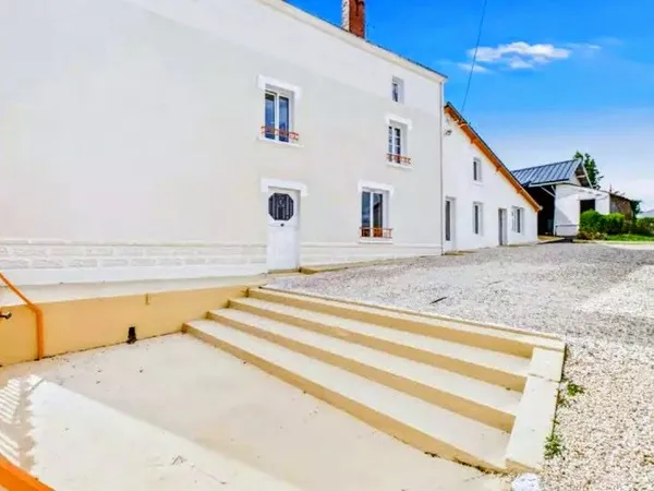 Charme intemporel : belle maison ancienne rénovée avec grande dépendance en Sud-Vendée