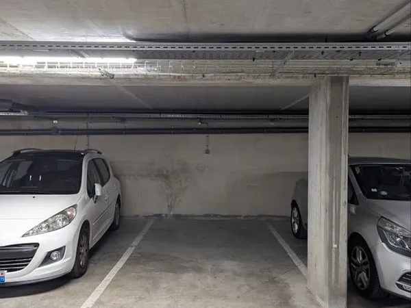 Parking couvert - résidence récente