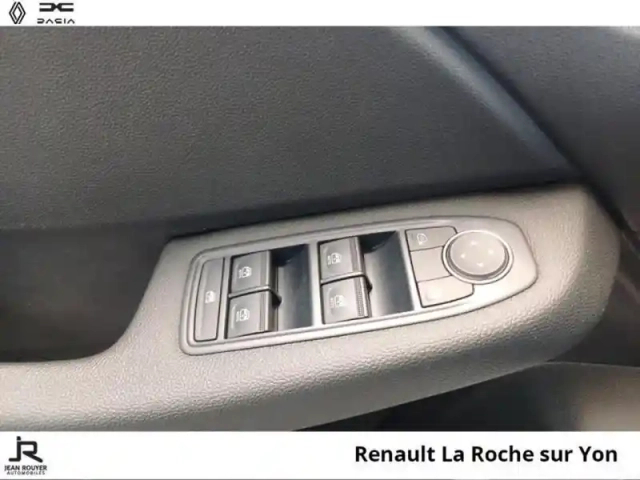 Renault Clio 1.5 blue dci 100ch evolution — photo 8