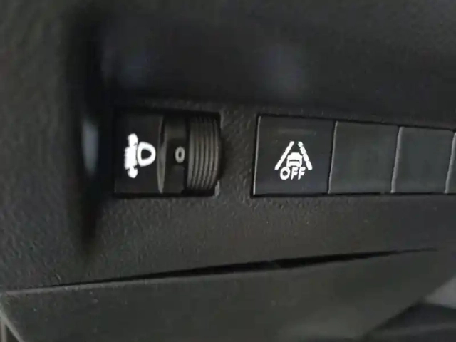 Peugeot 208 electrique 50 kwh 136ch — photo 7
