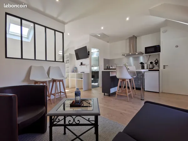 Appartement T1bis 31m² équipé, rénové, aménagé et décoré. Loyer toutes charges comprises