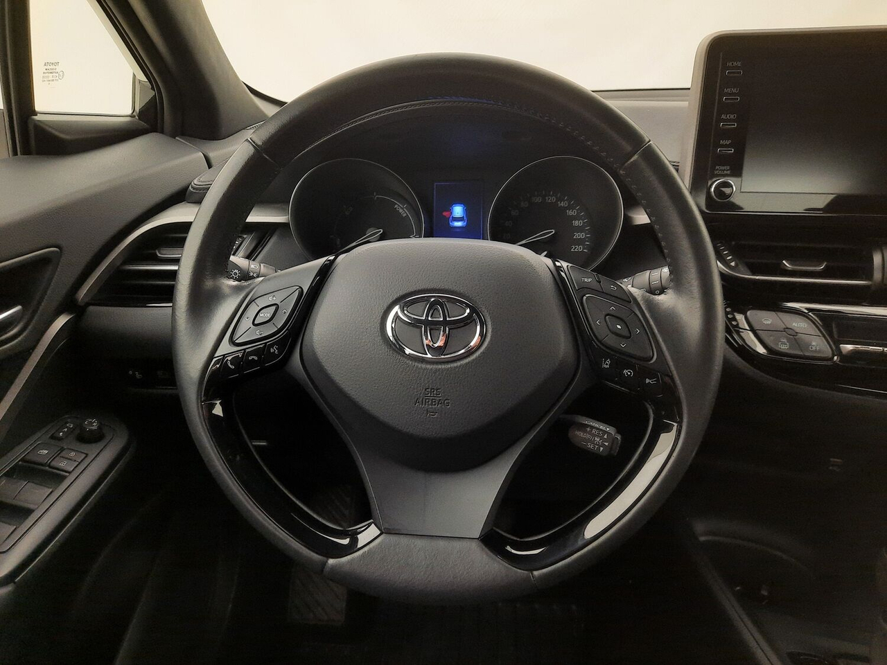 Toyota C-HR — photo 11