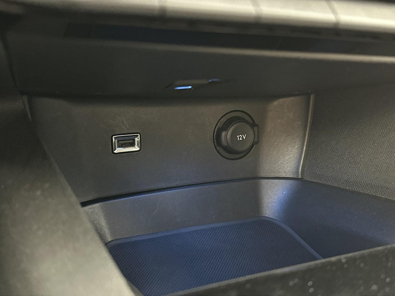 Peugeot 3008 hybrid 225 e-eat8 allure — photo 28
