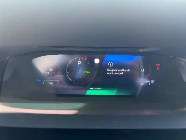 Peugeot 308 sw phev 225 e-eat8 — photo 13
