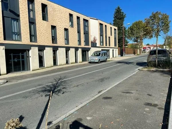 Local commercial 170 m²