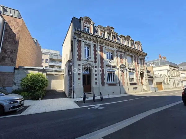 Maison 10 pièces 211 m²