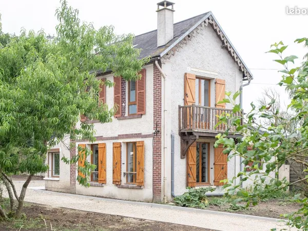 Maison entièrement rénovée - DPE D - Grand terrain de 1 350 m²