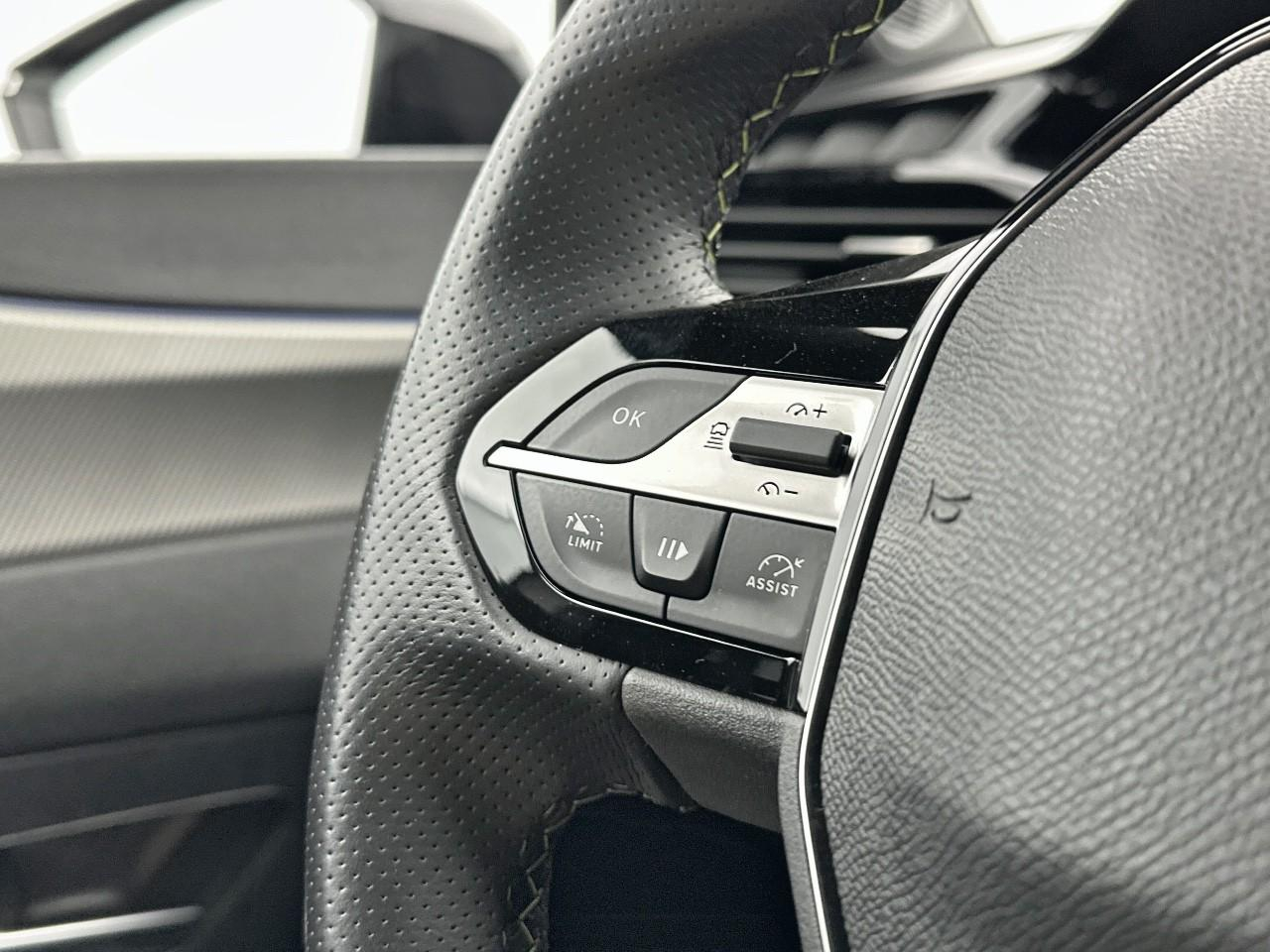 Peugeot 308 sw phev 180 e-eat8 gt — photo 18