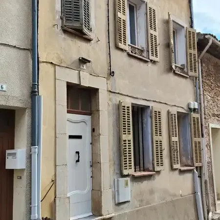 VINS sur Caramy belle maison volumes généreux