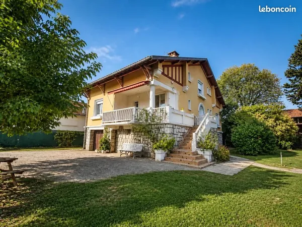 Maison 10 pièces 214 m²