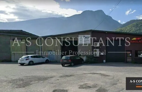 LOCAL COMMERCIAL/PROFESSIONEL A LOUER
