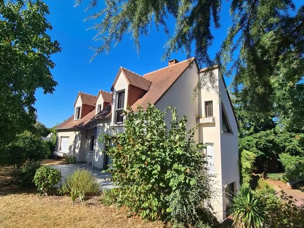 Maison 8 pièces 196 m²