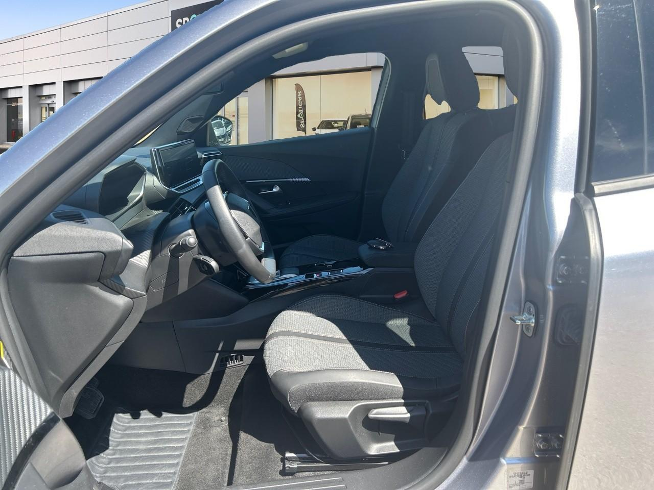 Peugeot 2008 e-2008 156ch 54 kwh allure — photo 9