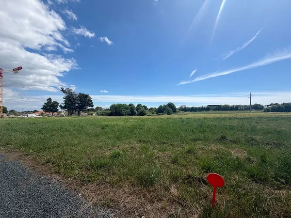 PROCHE COMMERCES - Terrain viabilisé de 584 m²