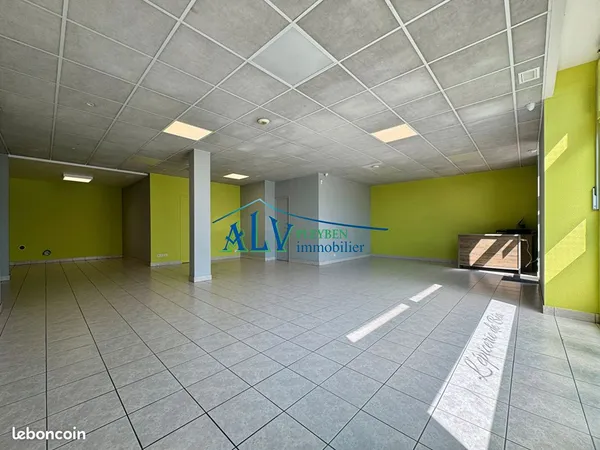 Local commercial 90 m² PLEYBEN