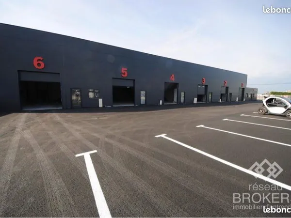Local commercial avec bureaux