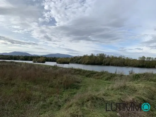 Terrain 563 m²