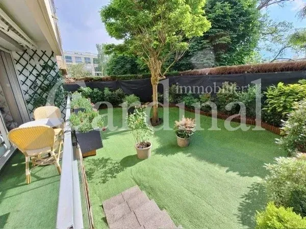 APPARTEMENT FAMILIAL DE 108,5 M² AVEC JARDIN PRIVATIF, BALCON ET PISCINE