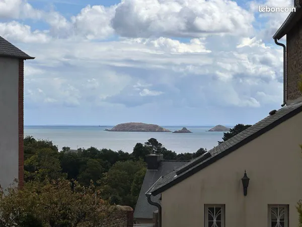 Maison vue mer avec jardin et parking