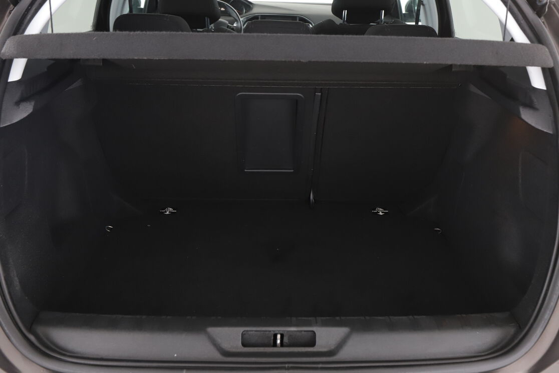 Peugeot 308 1.2 PureTech Allure EAT6 — photo 16