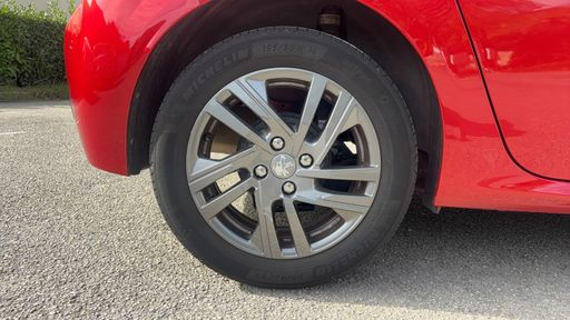 Peugeot 208 1.2 Puretech 100 - Allure – 2022 – 26185 km – Essence – Boîte Manuelle — photo 19