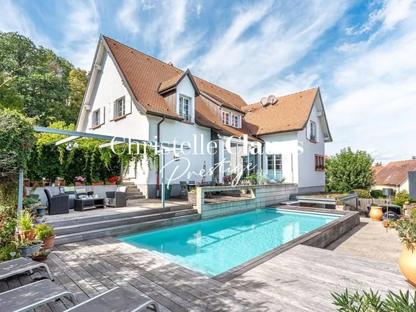 Maison 8 pièces 279 m²