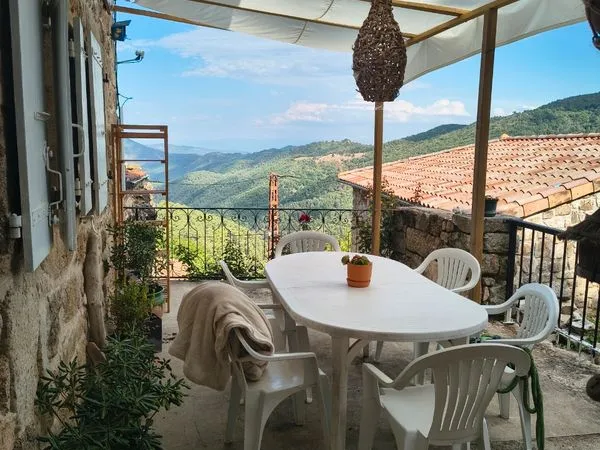 Maison en pierre de caractère T4 + Dépendance sur 1200 m² au calme