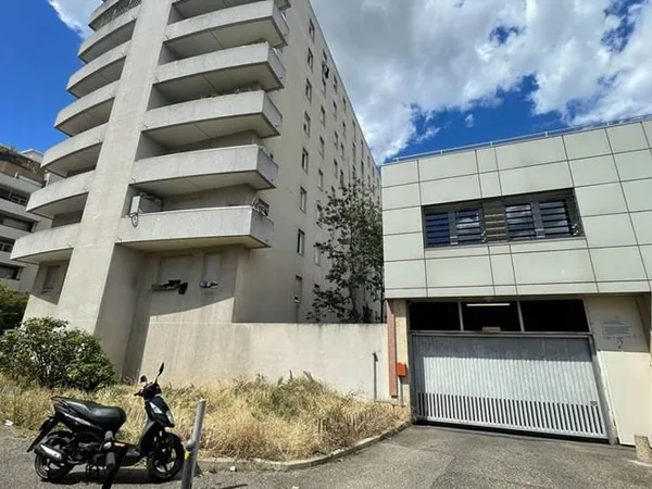 Parking/Garage