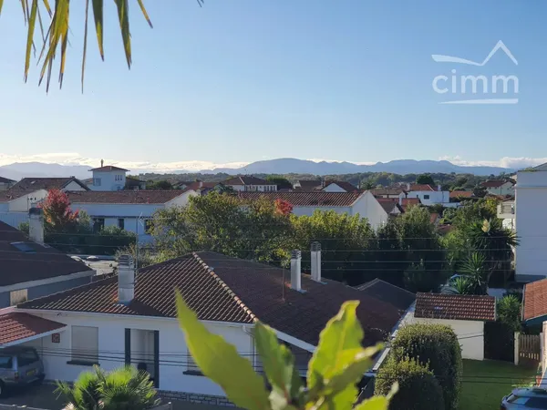 Attique avec vue montagne