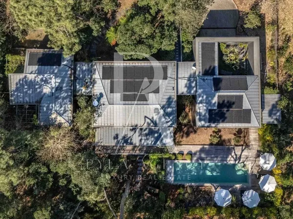 Villa 10 pièces 387 m²
