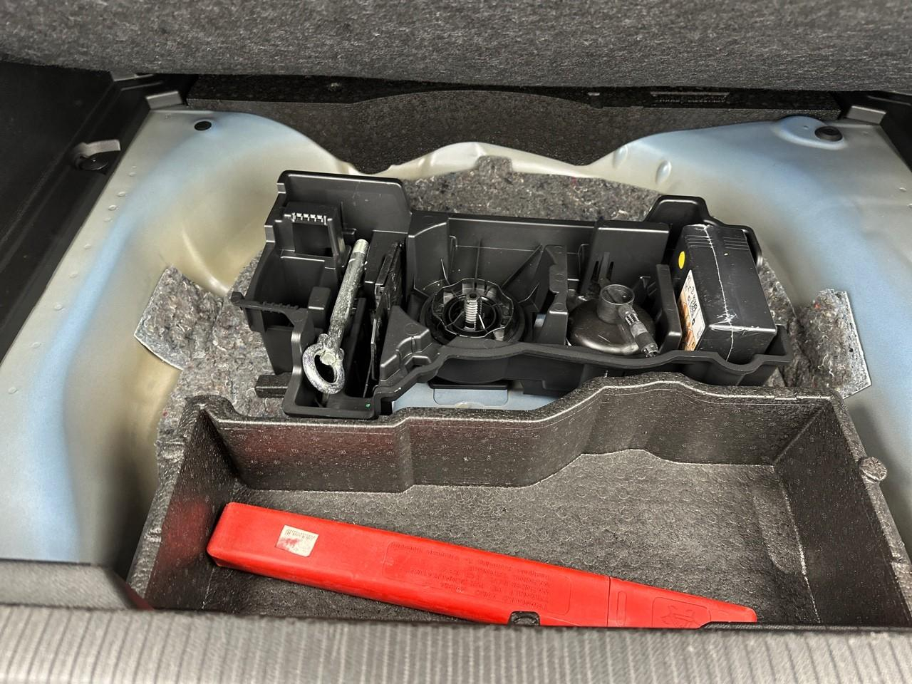Peugeot 2008 puretech 130 s&s eat8 allure pack — photo 35