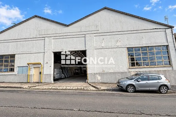 Local 5 pièces 1330 m²