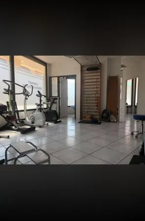 À VENDRE - Local professionnel/commercial d'environ 68 m² à Montlhéry
