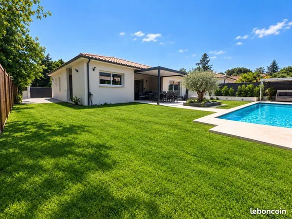 Maison de plain-pied de 140 m² | 4 Chambres + Bureau | Piscine & Dépendance