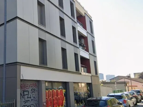 Local commercial 261 m²