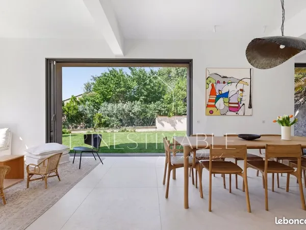 Propriété 5 pièces 230 m²