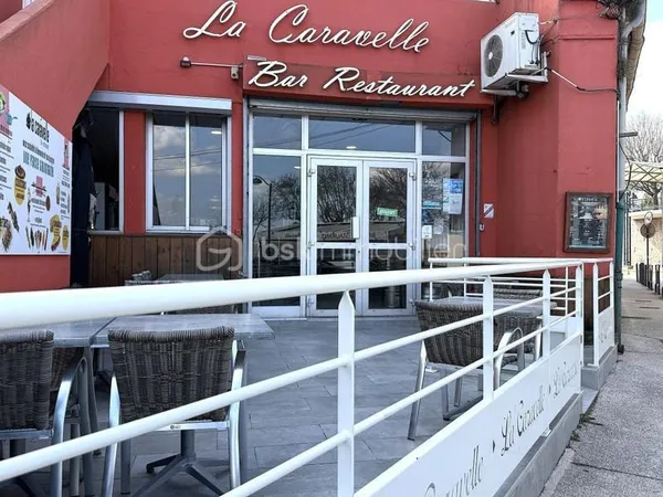 En exclusivité !!! BAR/RESTAURANT AU COEUR DU VILLAGE !
