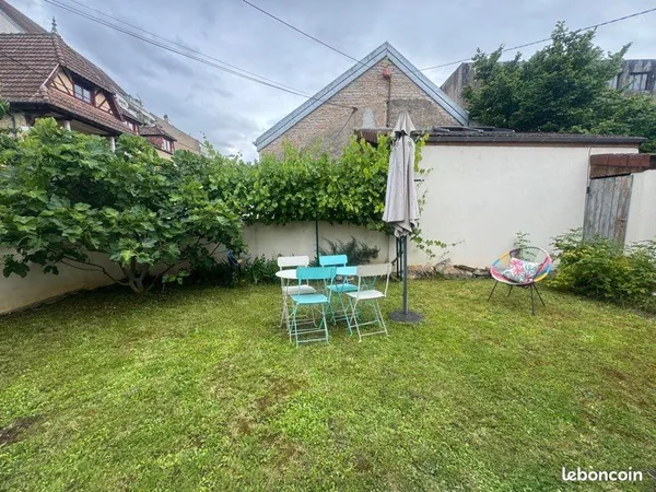 À vendre dans quartier recherché. Maison des années 1900 de plein pied non mitoyenne avec jardin de 