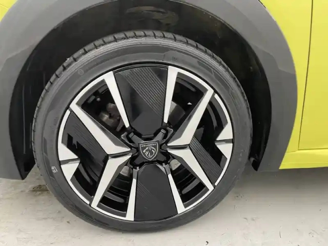 Peugeot 208 puretech 100 s&amp;s bvm6 — photo 17