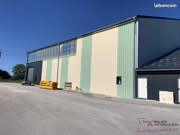 Local 800 m² Vuillecin