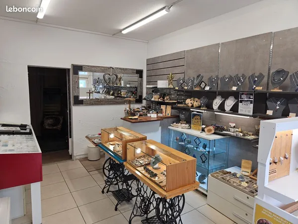 Fonds de commerce boutique + logement - bord de mer
