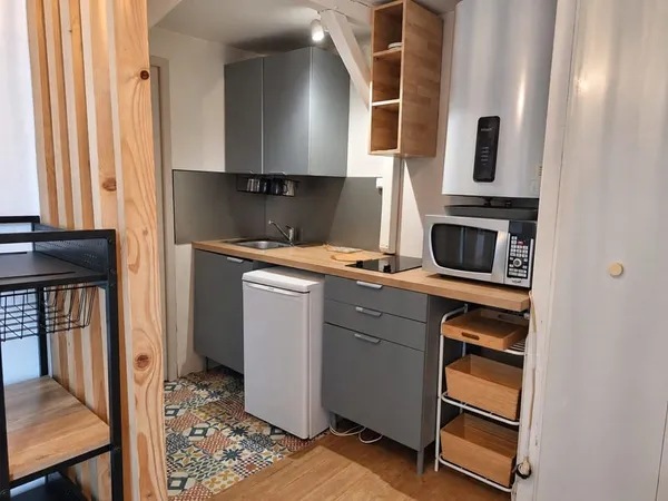 Studio meublé avec cave à Tours centre - proche Bretonneau