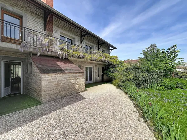Maison 10 pièces 226 m²