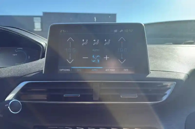 Peugeot 3008 hybrid4 300 e-eat8 — photo 86