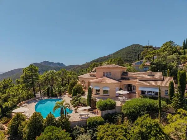 Villa 9 pièces 234 m²