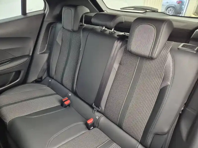 Peugeot 2008 electrique 136 ch — photo 25