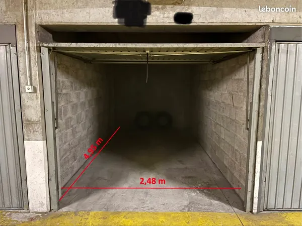 Garage / Box fermé 12 m² — Rue des Charmettes (Charpennes)