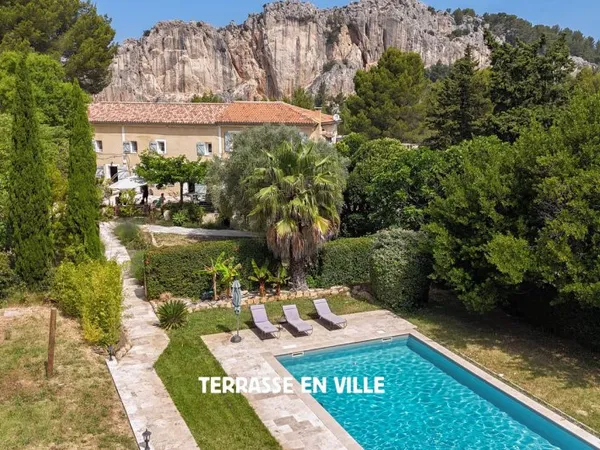 EVENOS - MAS DU 18ème - 400m2 - PISCINE